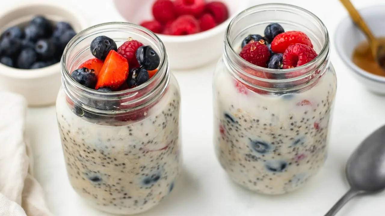 Overnight oats with berries