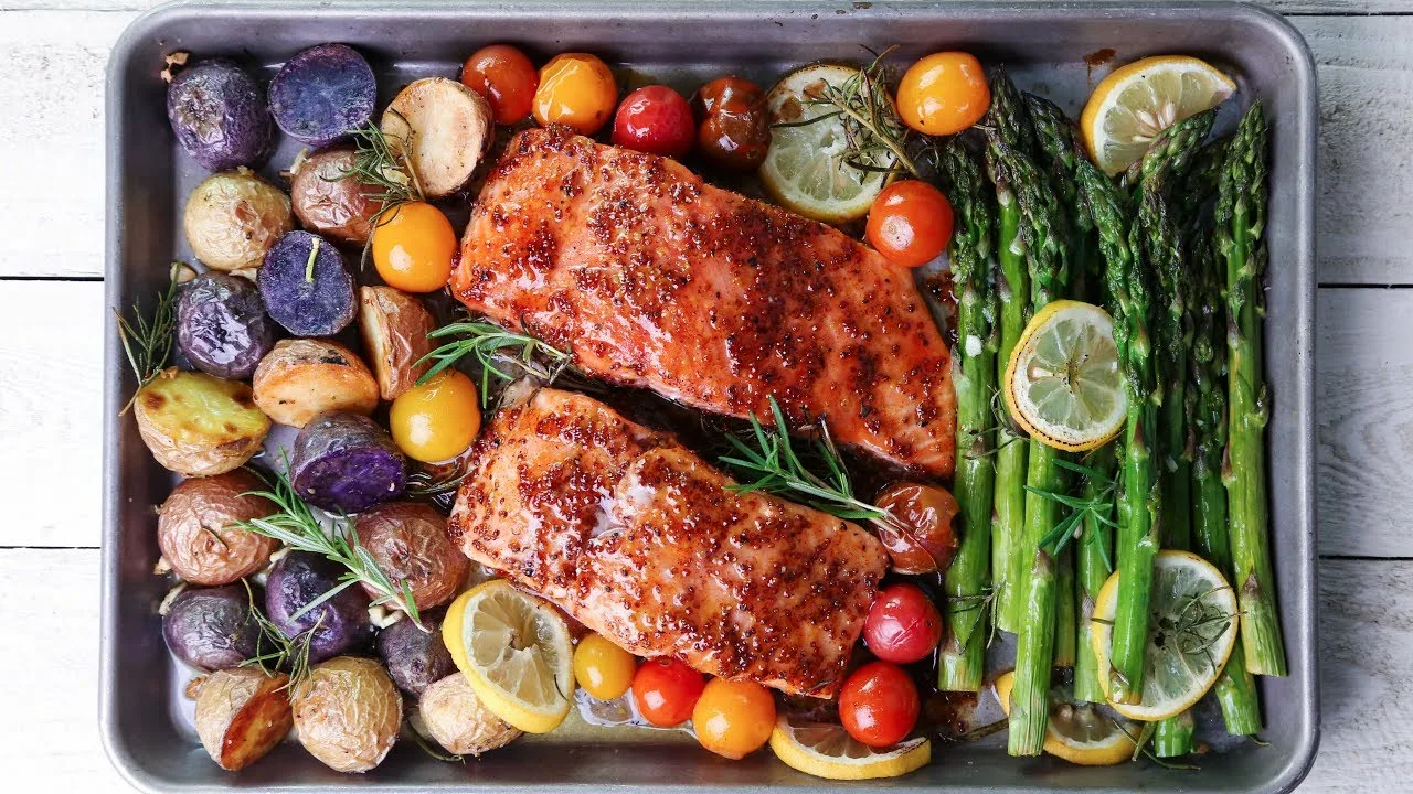 Baked salmon with vegetables